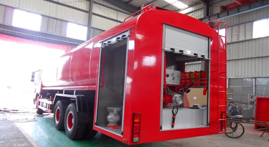 斯太爾后雙橋消防灑水車裝水15-18噸